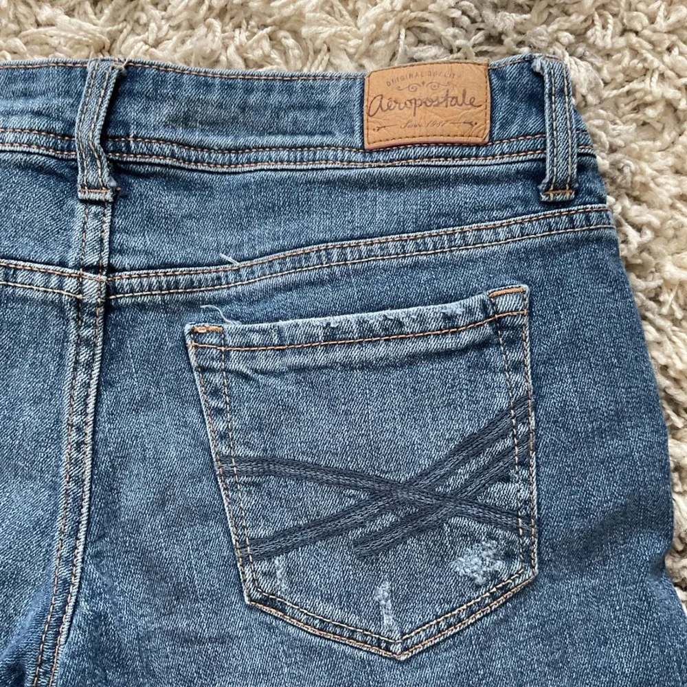 Aeropostale Boyfriend Denim Shorts Womens 00 Distressed Raw Hem Medium‎ Wash